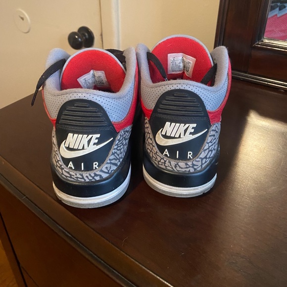 Jordan 3 retro ( SE Unite Fire Red) - Picture 3 of 5